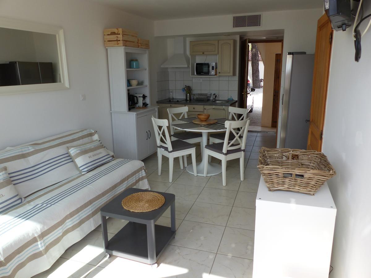Appartement Face A La Mer La Croix-Valmer Bagian luar foto