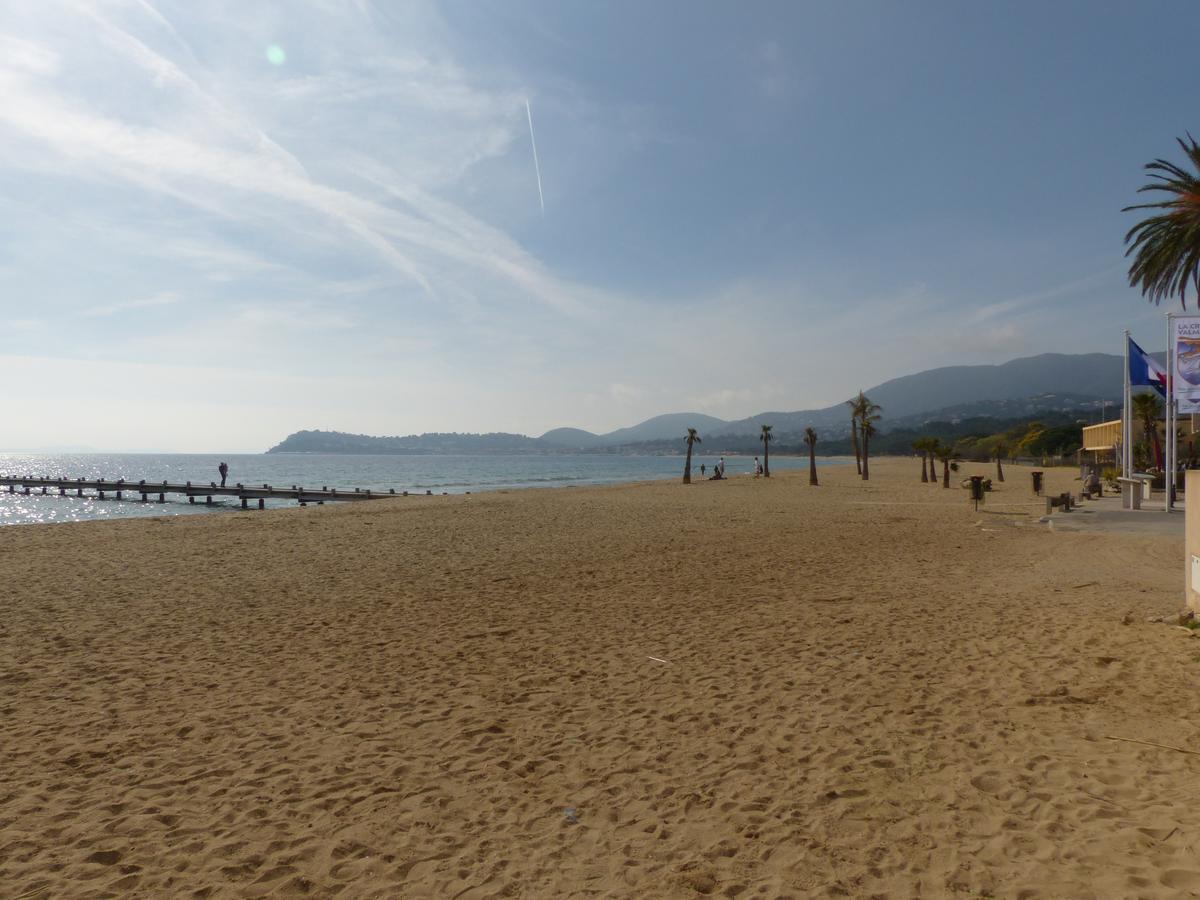 Appartement Face A La Mer La Croix-Valmer Bagian luar foto