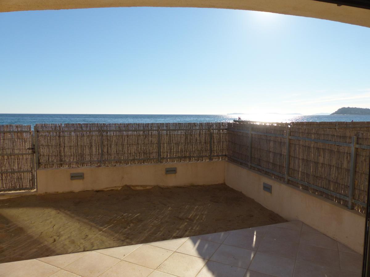 Appartement Face A La Mer La Croix-Valmer Bagian luar foto