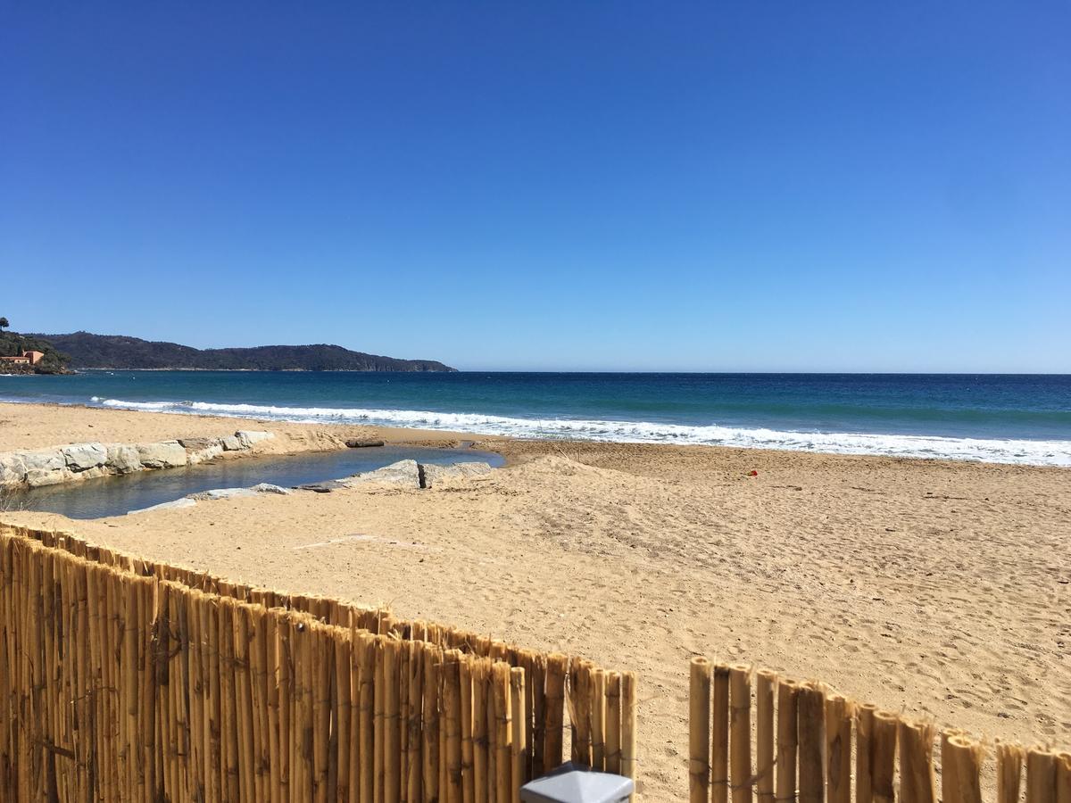 Appartement Face A La Mer La Croix-Valmer Bagian luar foto