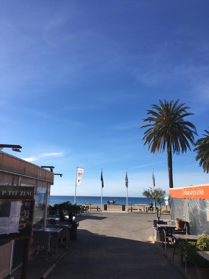 Appartement Face A La Mer La Croix-Valmer Bagian luar foto